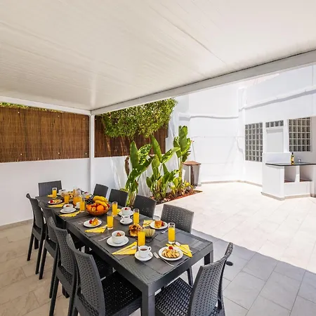 Villa In Albufeira Near Praia D Oura Beach
